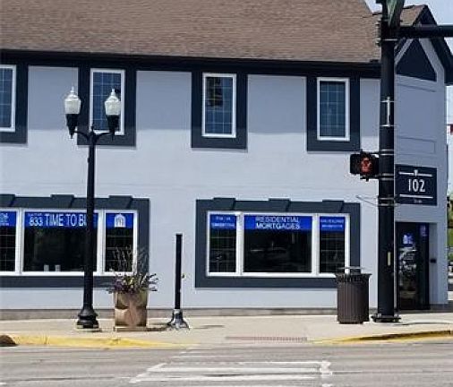 5th image of 102 E Grand River Ave