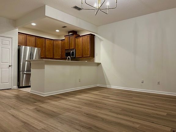 Kitchen island - bar height