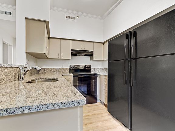 4th image of 616 Monroe St #B