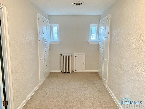 5th image of 260 N Locust St