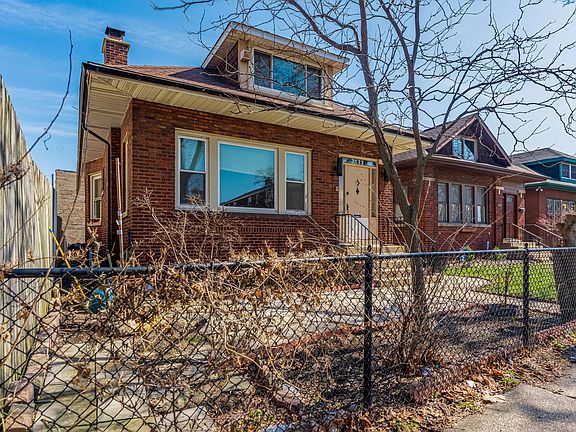 3rd image of 7533 N Ridge Blvd