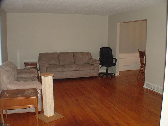 3rd image of 1051 Winhurst Dr