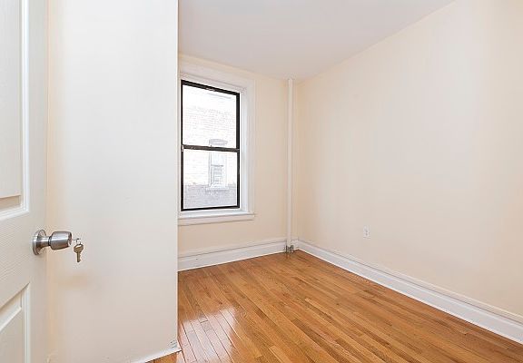 4th image of 3405 Broadway APT 4A