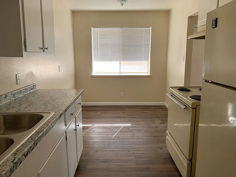 Apartment Homes in a Beautiful Community — Photo 2