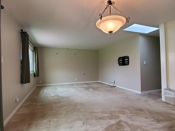 2nd image of 402 Rosemont Dr