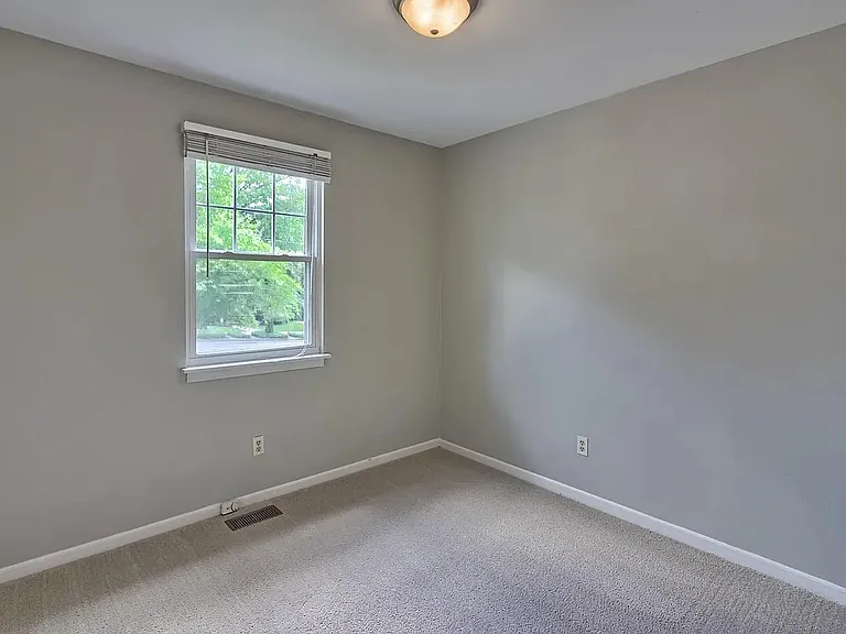 1111 Lancaster St — Photo 10