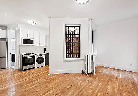 2nd image of 419 16th St #1J