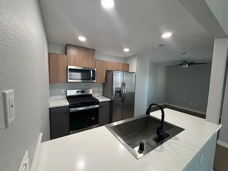 The James Apartments — Photo 84