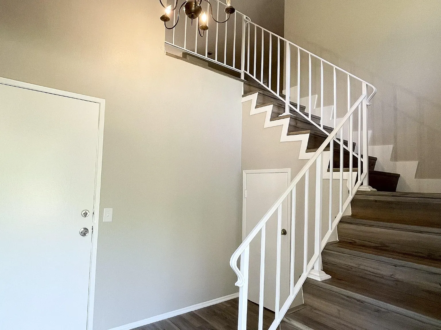 2 bed, 900 sqft, $2,450 — Photo 2