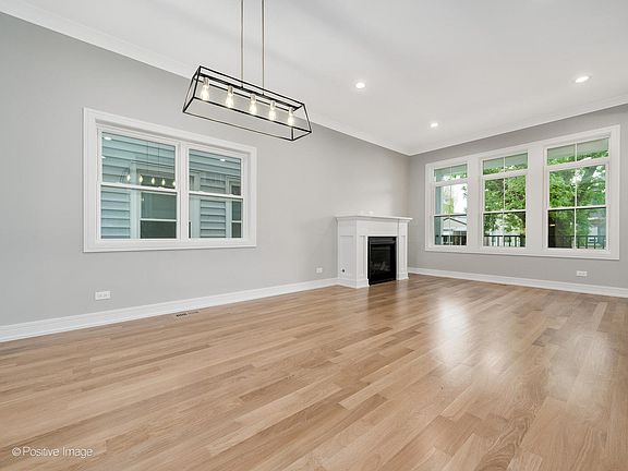3rd image of 3029 N Sawyer Ave