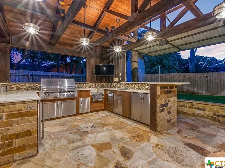 3069 Summit Dr — Photo 3