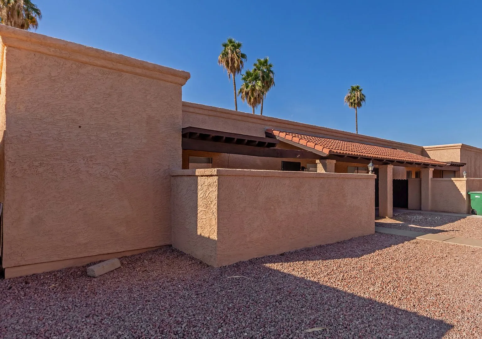 615 N Arrowhead Dr — Photo 3