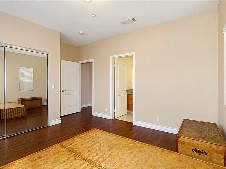 227 Florence Ave — Photo 4
