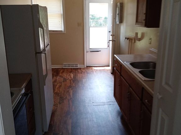 2nd image of 1613 Shawnee St