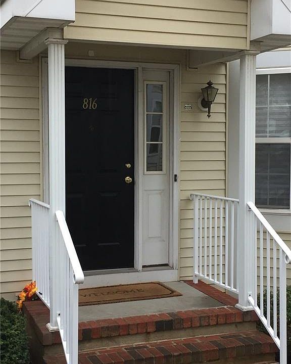 2nd image of 816 Margaret Ct #1816