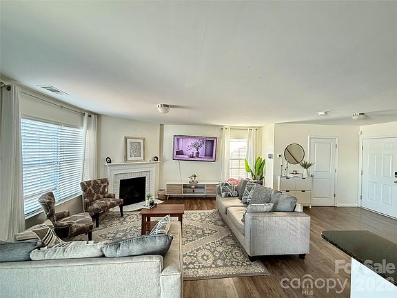 4th image of 4018 Bethesda Pl