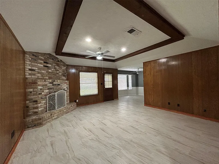 1712 Carol Lee Ln — Photo 2