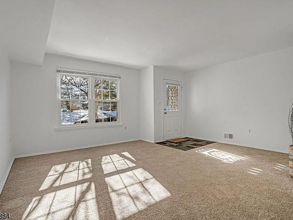 5th image of 293 Shilling Dr