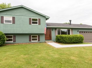 6212 Haligus Rd, Woodstock, IL 60098