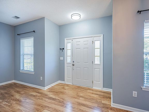 4th image of 10 Havenoak Ct