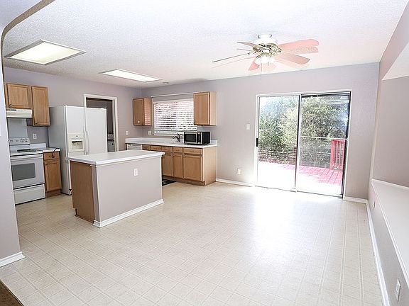 4th image of 15910 Colton Wl