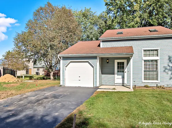 624 Yale Ln, Island Lake, IL 60042