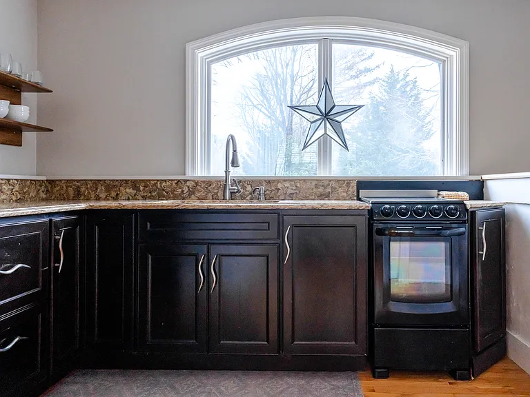 15 Florence Ave — Photo 7