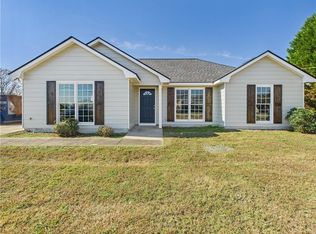 32 Fallowfield Dr, Fort Mitchell, AL 36856