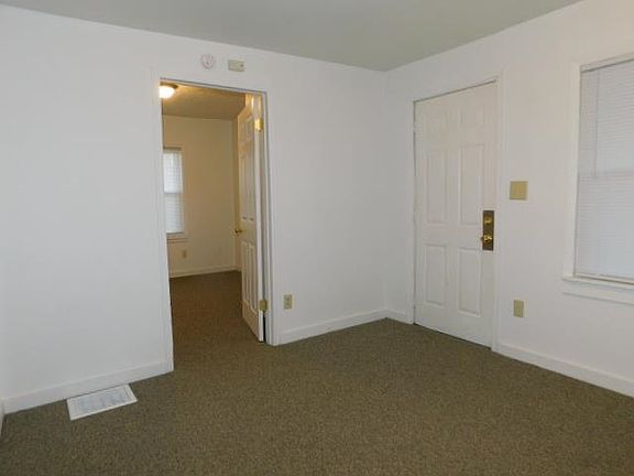 4th image of 836 Lapp Ct