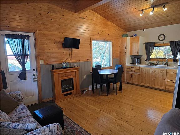 2nd image of 207 PINE DRIVE