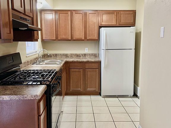 2nd image of 3201 Cave Springs Ave APT B