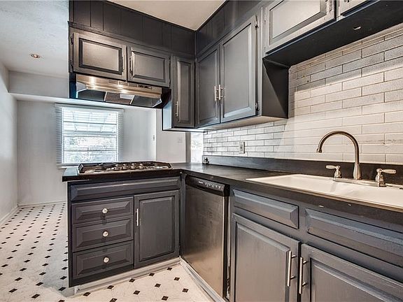 4th image of 215 Primrose Hill St