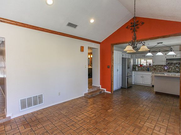 3rd image of 107 Canyon Dr