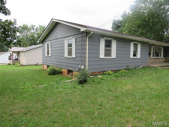 2nd image of 905 E Pace St