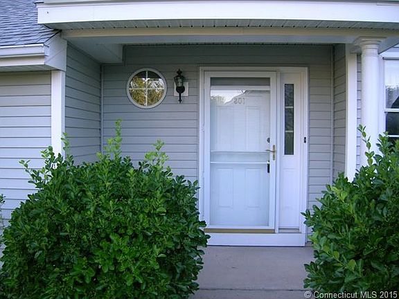 Private front entryway