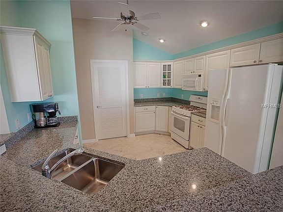 3rd image of 765 Mallory Hill Dr
