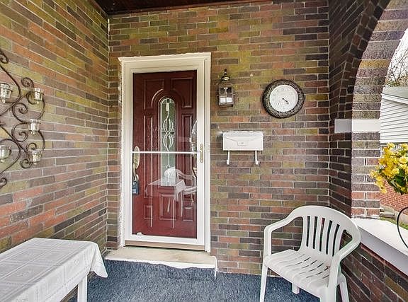 4th image of 216 S Evergreen Ave