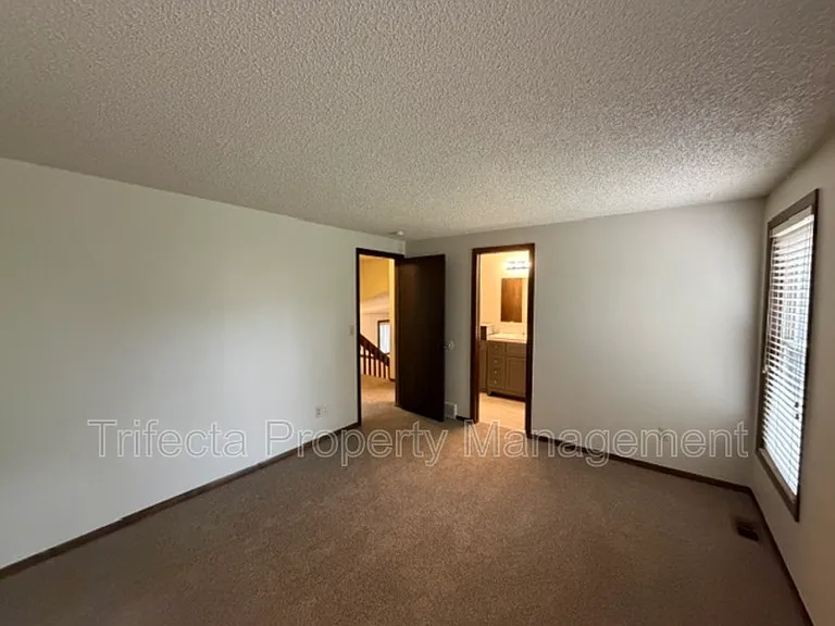 2718 Garden Dr — Photo 11