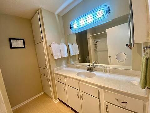 5th image of 903 The High Rd