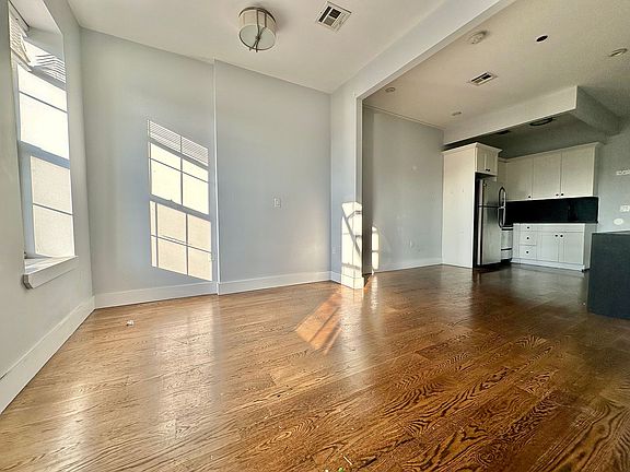 5th image of 636 Kosciuszko St #3F
