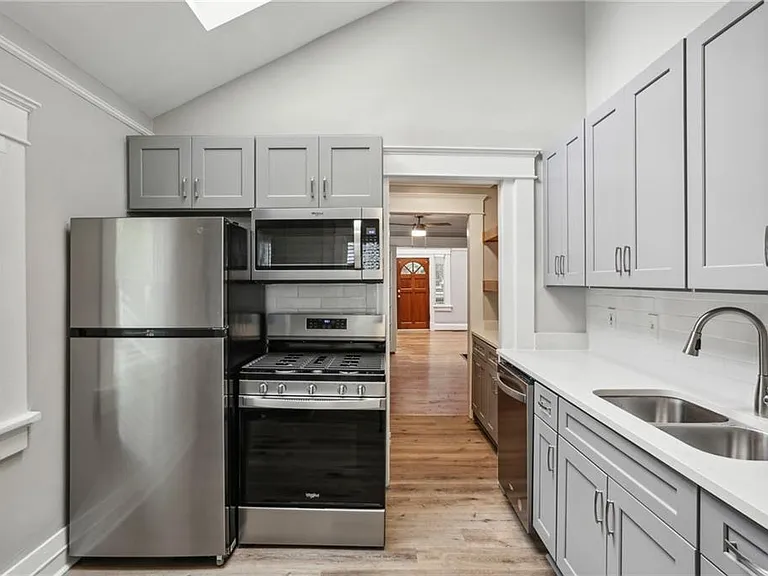 730 W Ponce De Leon Ct NE #1 — Photo 3