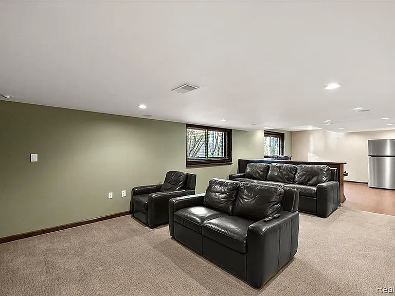43054 Oxford Ct — Photo 13