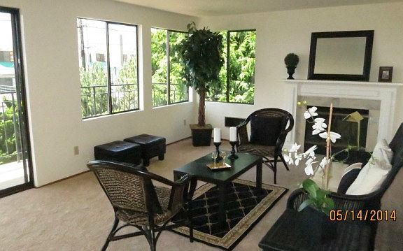 3rd image of 10106 Greenwood Ave N APT 103
