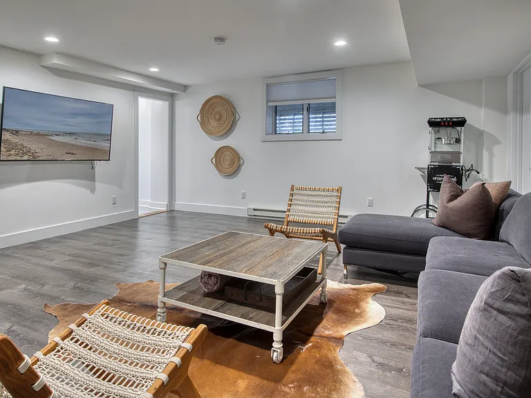 Laurel Dr — Photo 6