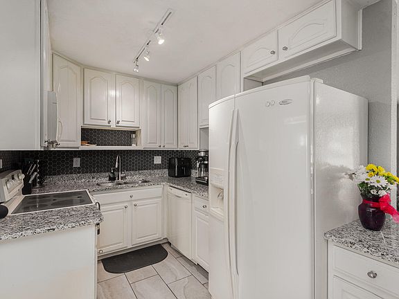 5th image of 435 Lakeview Ave