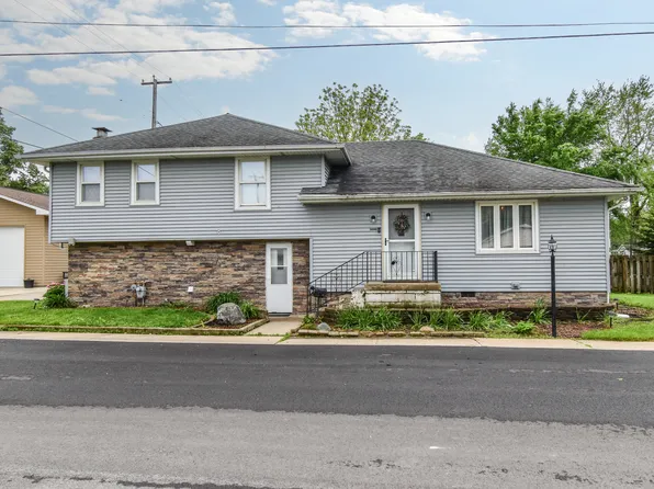 1502 S Mill St, Pontiac, IL 61764