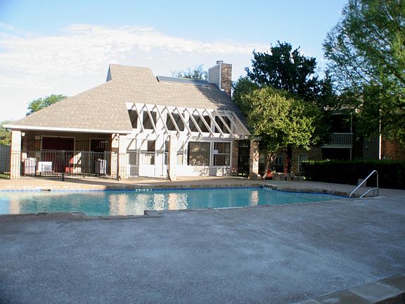 5th image of 1700 Amelia Ct #2