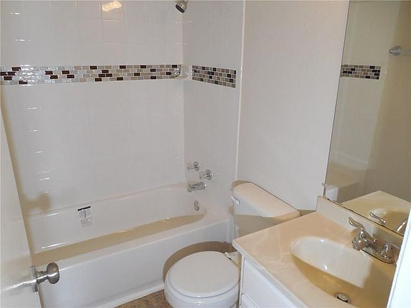 4th image of 14311 Oakwood Ln