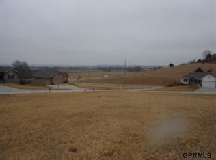 612 S 16th St, Fort Calhoun, NE 68023