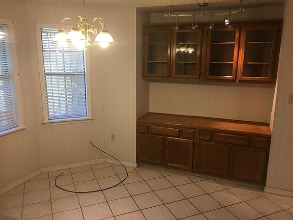 5th image of 129 Hinton Dr